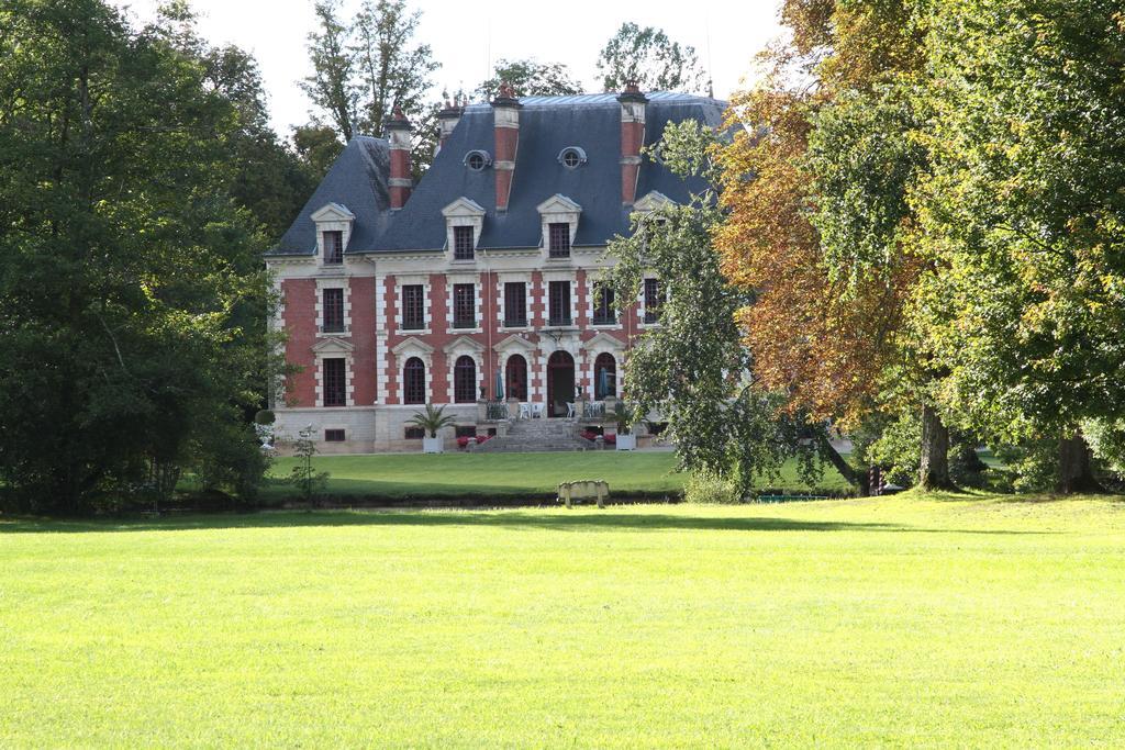Gevrolles Chateau Du Breuil Bed & Breakfast エクステリア 写真