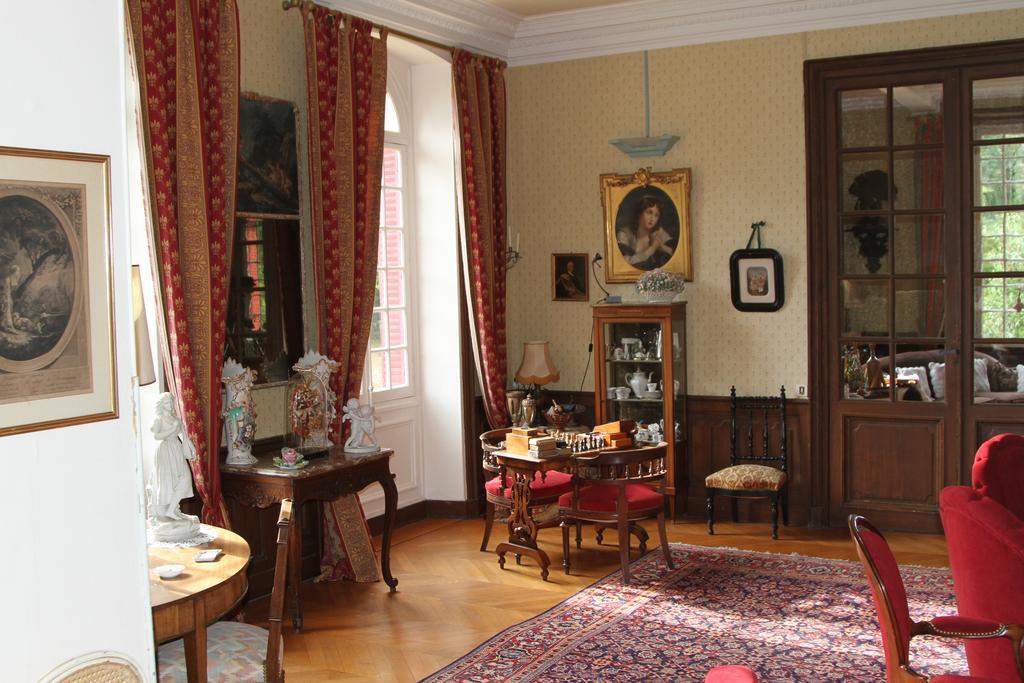 Gevrolles Chateau Du Breuil Bed & Breakfast エクステリア 写真